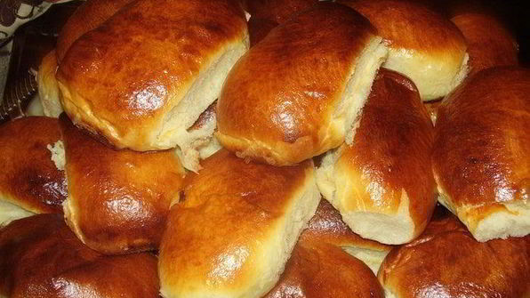 пирожки с мясом, капустой и творогом