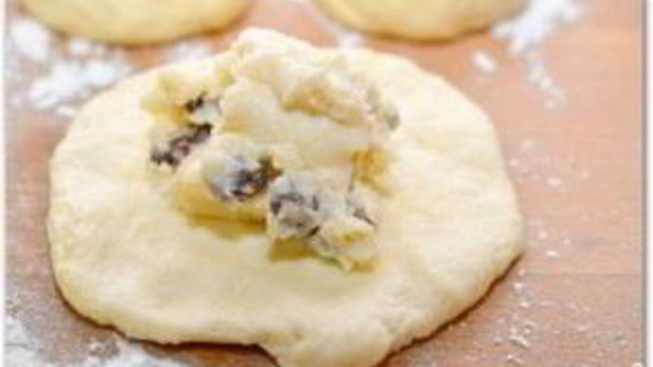 пирожки с творогом и изюмом