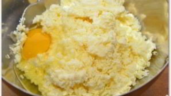 пирожки с творогом и изюмом