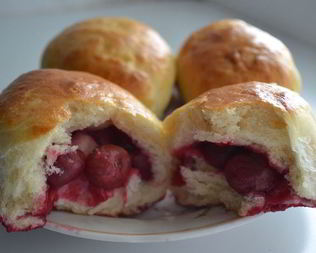 Пирожки с вишнями
