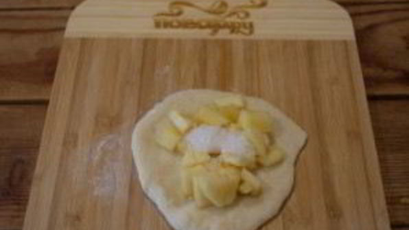 пирожки с яблоком из дрожжевого теста