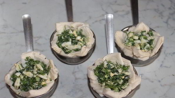 пирожки с яйцом и пряной зеленью