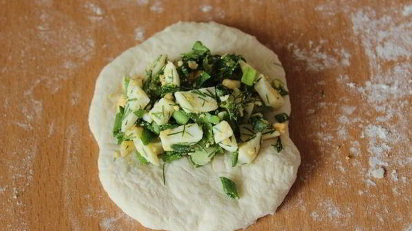 пирожки с яйцом и пряной зеленью