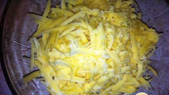 пирожки слоеные с ветчиной, сыром и луком