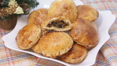 Рождественские пирожки с грибами и курицей