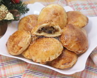 Рождественские пирожки с грибами и курицей