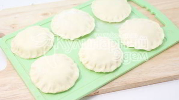 рождественские пирожки с грибами и курицей