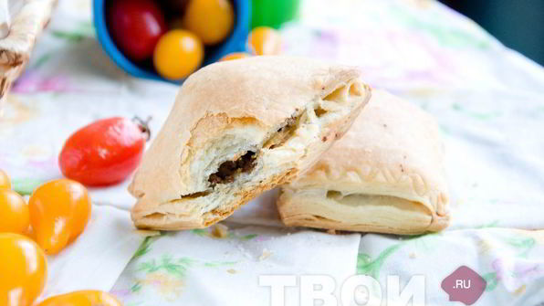 слоеные пирожки с мясом
