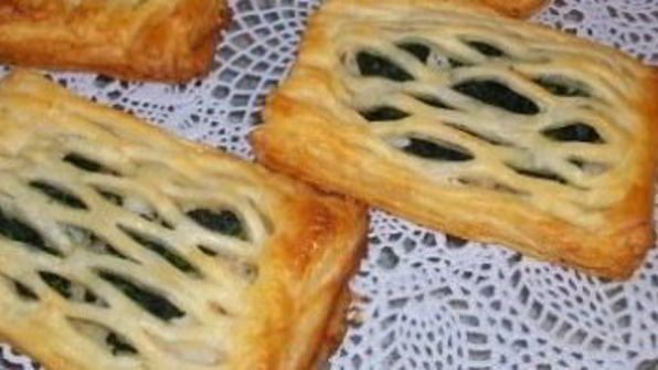 слоеные пирожки с рыбой