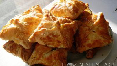 Слоеные пирожки с творогом