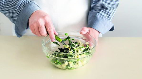 яичные пирожки с черемшой и зеленым луком