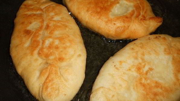 жареные пирожки из заварного дрожжевого теста