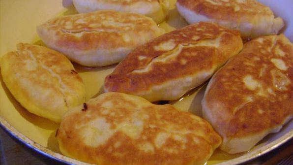 жареные пирожки с капустой