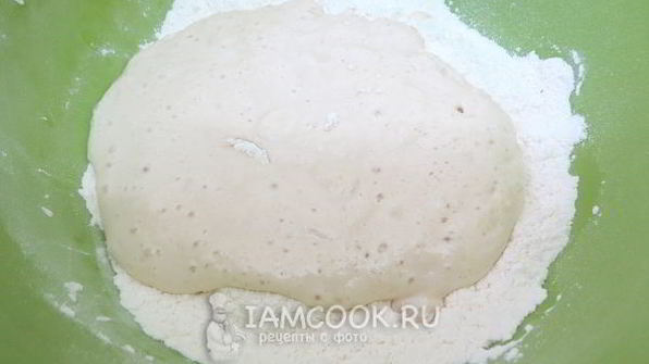 жареные пирожки с картошкой и сосиской
