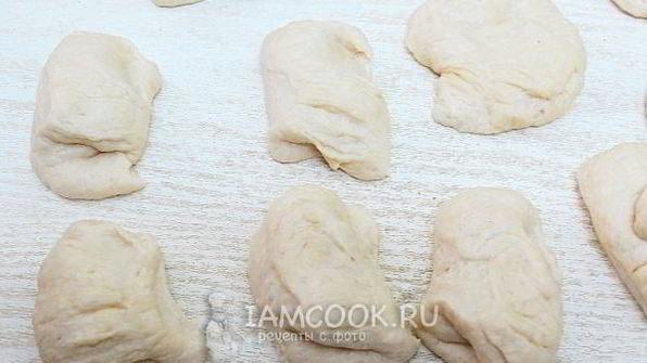 жареные пирожки с картошкой и сосиской