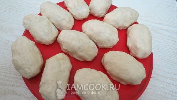 жареные пирожки с картошкой и сосиской