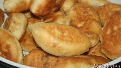 Жареные пирожки с квашеной капустой