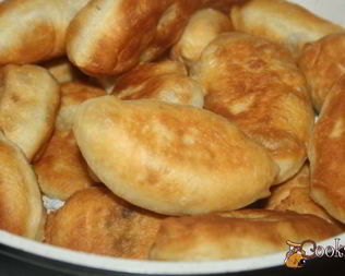 Жареные пирожки с квашеной капустой