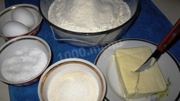 жареные пирожки с яблоками на сковороде