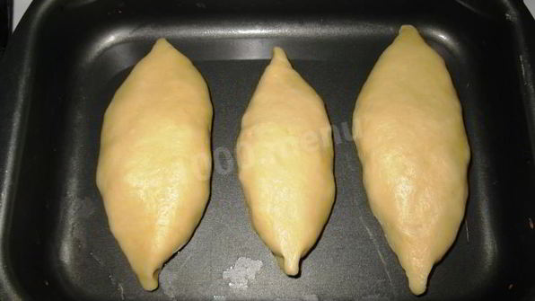 жареные пирожки с яблоками на сковороде