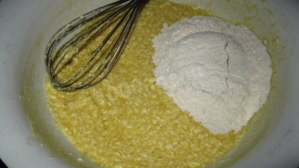 жареные пирожки с яблоками на сковороде