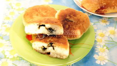 Жареные пирожки со щавелем