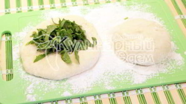 жареные пирожки со щавелем