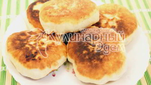 жареные пирожки со щавелем