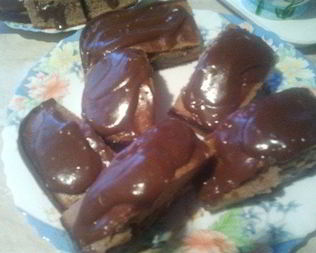 Бисквитные пирожные с вареной сгущенкой