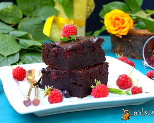 Брауни с ягодами на темном пиве