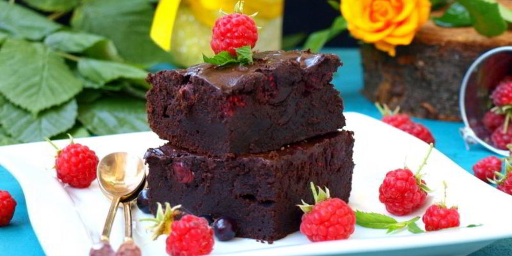 Рецепт брауни с ягодами на темном пиве