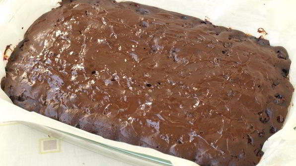 брауни с ягодами на темном пиве