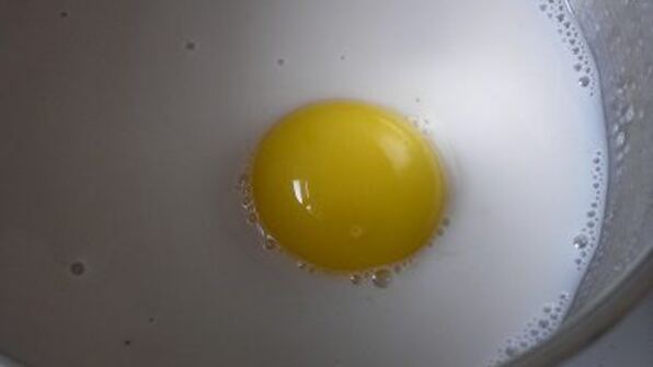 фисташковое пирожное с брусничным семифредо