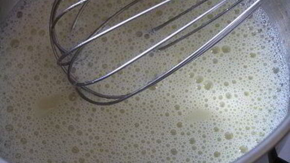 фисташковое пирожное с брусничным семифредо