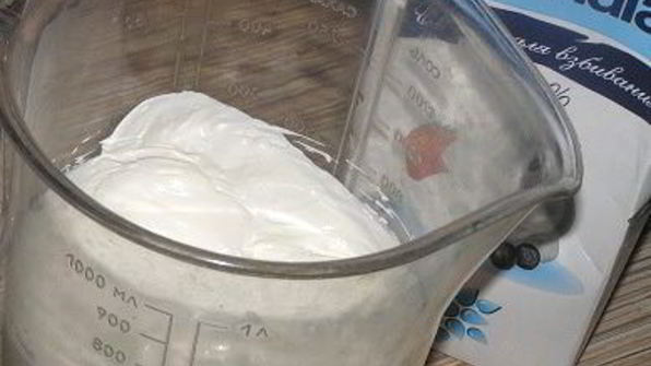 фисташковое пирожное с брусничным семифредо