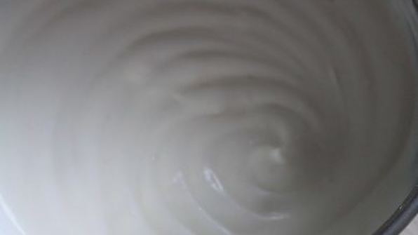 фисташковое пирожное с брусничным семифредо