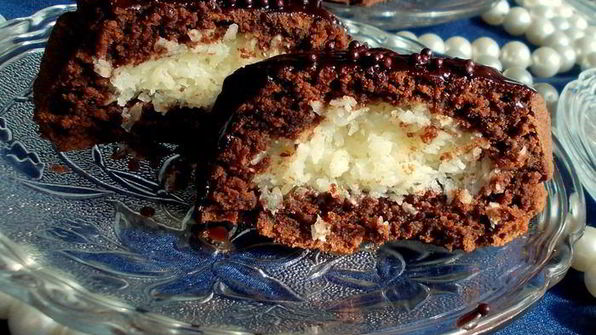 кокосовые пирожные в шоколаде