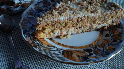 Морковно-ореховое пирожное со сметанным кремом