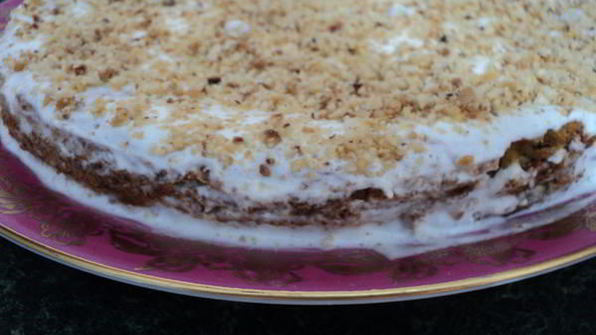 морковно-ореховое пирожное со сметанным кремом