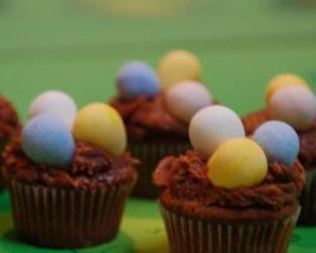 Пасхальные пирожные капкейки