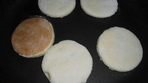 пирожное из творожного теста на сковороде