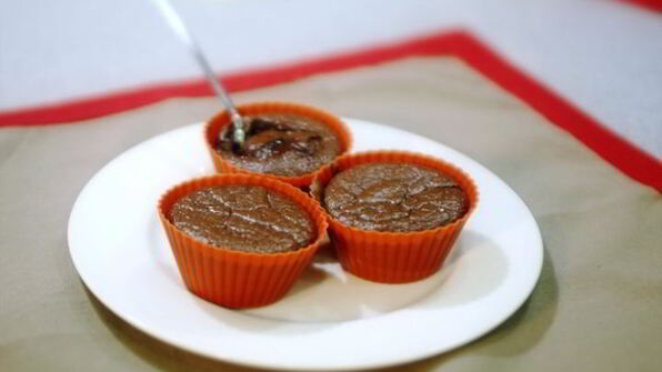 пирожное шоколадная лава