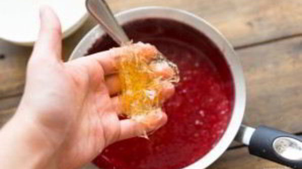 пирожное шу с вишневым конфи