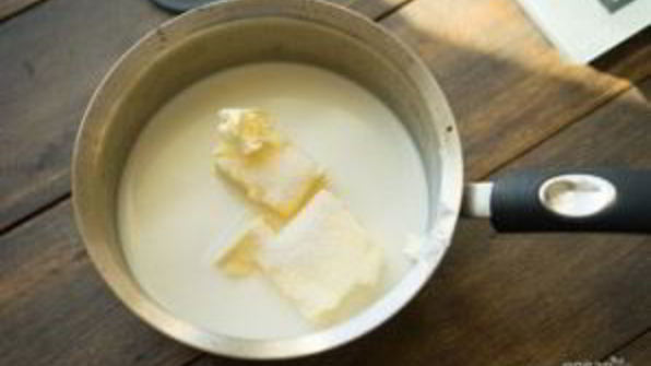 пирожное шу с вишневым конфи