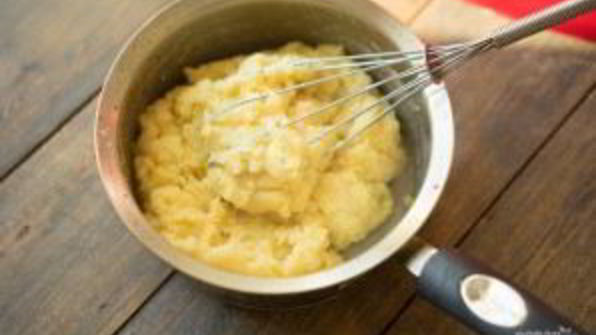 пирожное шу с вишневым конфи