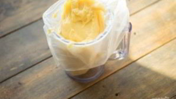 пирожное шу с вишневым конфи