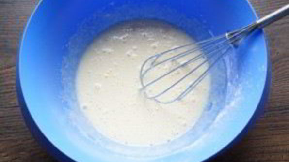 пирожное шу с вишневым конфи