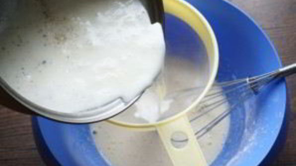 пирожное шу с вишневым конфи