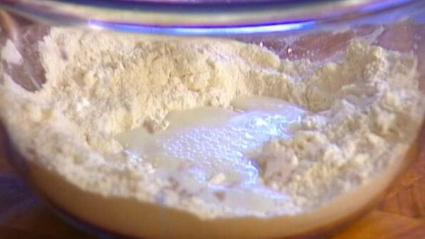 пирожные с клубникой, маскарпоне и мятой