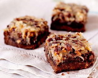 Пирожные с орехами и кокосовой стружкой